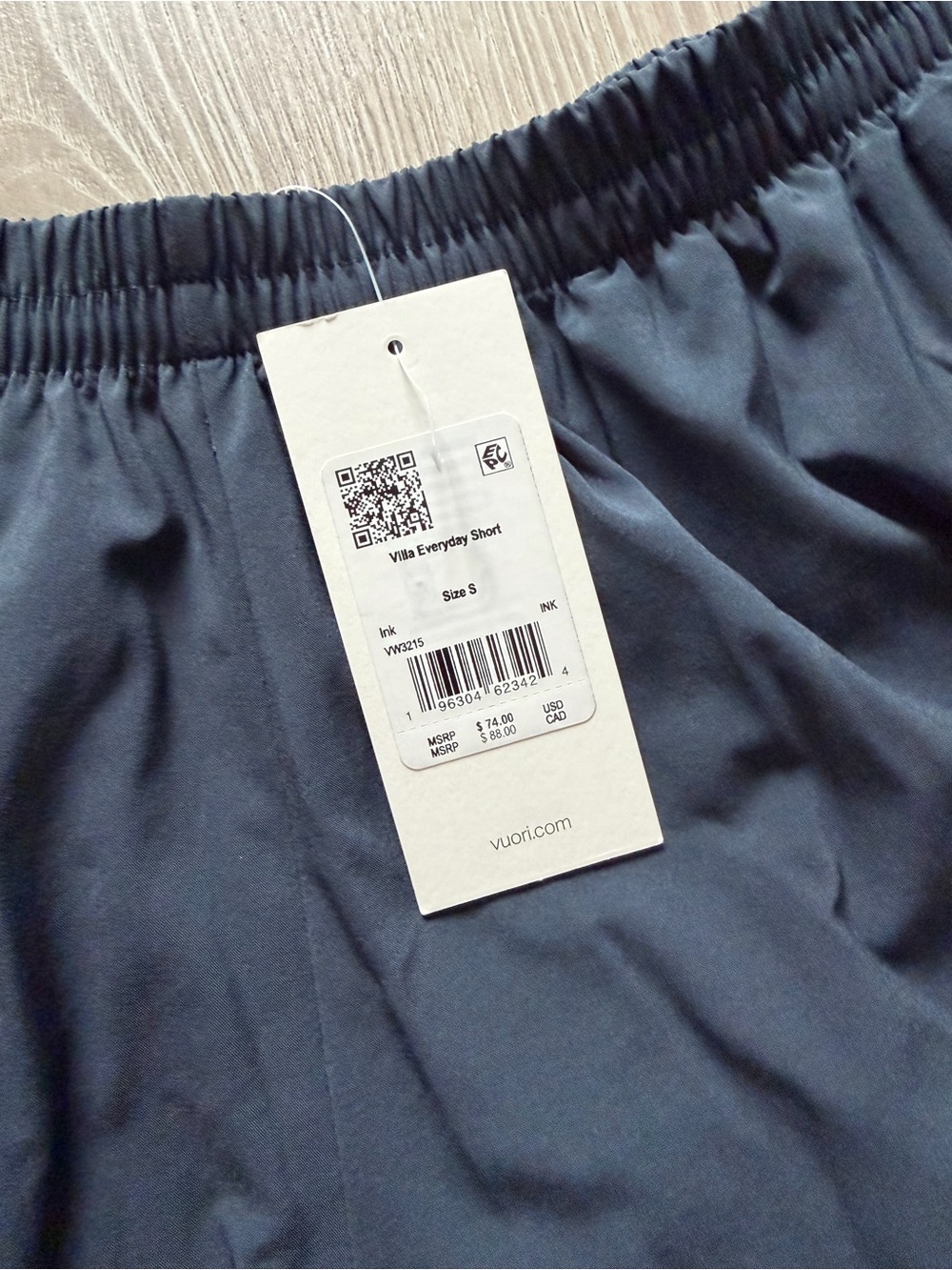 Vuori Villa Everyday Short Black breezy lightweight travel airy athletic sporty - Picture 3 of 6